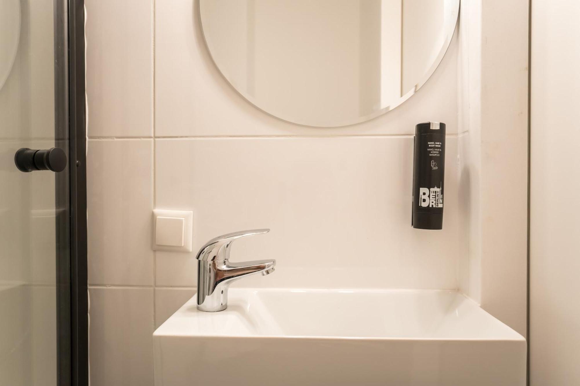 Spacious 1-Bedroom Apartment In Kreuzberg 베를린 외부 사진